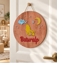 Gifties Aslan ve Yavrusu Ahşap Desenli Temalı Kişiye Özel Kapı Süsü
