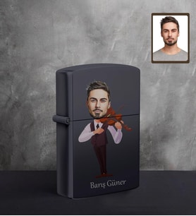 Kişiye Özel Kemancı Karikatürlü UV Baskılı Siyah Benzinli Çakmak Bay-1