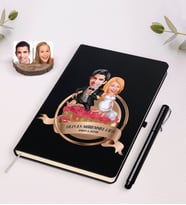 BK Gift Kişiye Özel Yılın En Mükemmel Çifti Karikatürlü Siyah Defter ve Kalem Hediye Seti-75