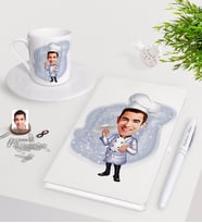 BK Gift Kişiye Özel Erkek Chef Karikatürlü Beyaz Defter Kalem Türk Kahvesi Fincanı Seti-4 (Model 1)