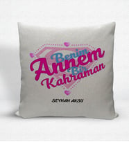 BK Gift Kişiye Özel Annem Bir Kahraman Dekoratif Keten Yastık (Bej)