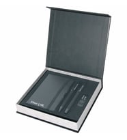 Wings Printis Siyah Hediyelik Set  İsme Özel  16Gb Usb Bellek + 10x14 Not Defteri + Roller Kalem + Tükenmez Kalem  Hepsi İsme Özel