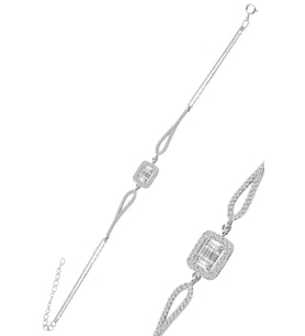 Söğütlü Silver Gümüş rodyumlu zirkon baget taşlı bileklik.