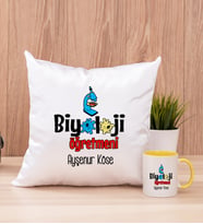 Biyoloji Öğretmeni Kare Yastık ve Sarı Kupa Bardak