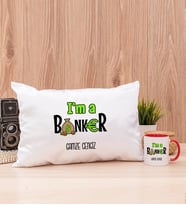 Bankacı Dikdörtgen Yastık ve Kırmızı Kupa Bardak
