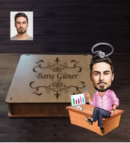 Kişiye Özel Patron Karikatürlü  Ahşap Anahtarlık Kutulu Bay-13