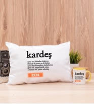 Kardeş Kelime Anlamı Dikdörtgen Yastık ve Sarı Kupa Bardak