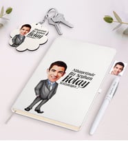 BK Gift Kişiye Özel Erkek Kolay Yetişmiyor Karikatürlü Beyaz Defter Kalem ve Anahtarlık Hediye Seti-1 (Model 1)