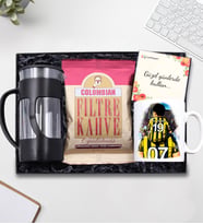 Kişiye Özel Sarı-Lacivert Baba Çocuk Baskılı Kupa & Siyah French Press & Colombian Taze Filtre Kahve Hediye Seti (Model 3)