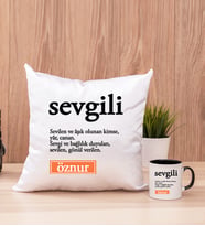 Sevgili Kelime Anlamı Kare Yastık ve Siyah Kupa Bardak