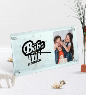 BK Gift Kişiye Özel Fotoğraflı Kahraman Baba Masaüstü Cam Saat (Beyaz)
