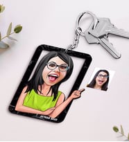 BK Gift Kişiye Özel İsimli Kadın Karikatürlü Ahşap Anahtarlık-19 (Beyaz)