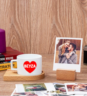 İsim Yazılı Kalpli Fincan ve Ahşap Standlı Polaroid Set