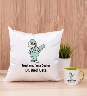 Doktor Esprili Kare Yastık ve Yeşil Kupa Bardak