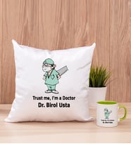 Doktor Esprili Kare Yastık ve Yeşil Kupa Bardak
