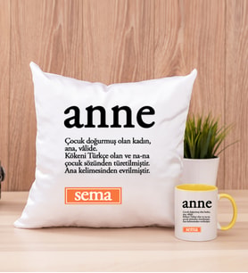 Anne Kelime Anlamı Kare Yastık ve Sarı Kupa Bardak