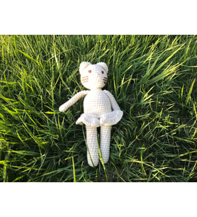 Naturaborn Natural amigurumi el örgüsü oyuncak etekli kedicik
