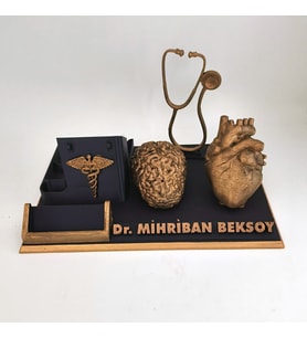 Kişiye Özel Masaüstü İsimlik ve Kartvizitlik Doktor ,Tıp Bayramı Hediye, Evlilik Yıl dönümü hediyesi, Ofis Hediye, Doğum Günü Hediyesi, Kişiye Özel İsimlik, Masa İsimliği, Yeni İş Hediyesi (Altın-Siyah)
