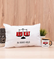 Avukat Dikdörtgen Yastık ve Siyah Kupa Bardak