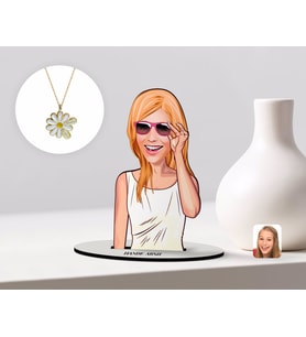 BK Gift Kişiye Özel Kadın Karikatürlü 3D Ahşap Biblo ve İsimli Tarihli Papatya Kolye Seti-18 (Model 1)