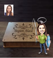 Kişiye Özel Balıkçı Karikatürlü Ahşap Anahtarlık Kutulu Bayan-1