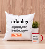 Arkadaş Kelime Anlamı Kare Yastık ve Kırmızı Kupa Bardak