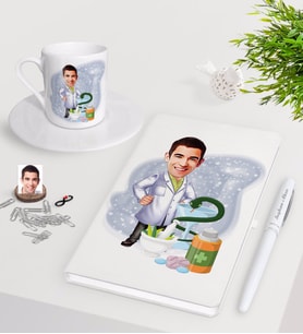 BK Gift Kişiye Özel Erkek Eczacı Karikatürlü Beyaz Defter Kalem Türk Kahvesi Fincanı Seti-2 (Model 1)