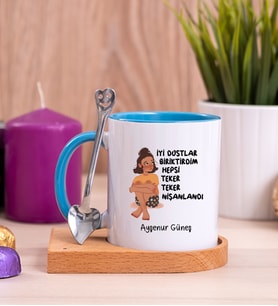 İyi Dostlar Biriktirdim Ahşap Altlıklı Mavi Kupa Bardak