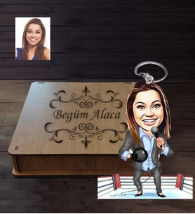 Kişiye Özel Spiker Karikatürlü  Ahşap Anahtarlık Kutulu Bayan-1
