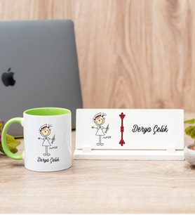 Hemşire Karikatürü Yeşil Kupa Bardak Ve Masa İsimliği Hediye Seti