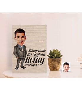 BK Gift Kişiye Özel Erkek Kolay Yetişmiyor Karikatürlü Otantik Masaüstü Ahşap Palet Çerçeve-1 (Beyaz)