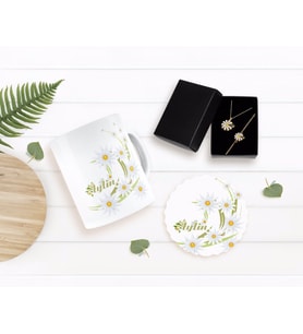BK Gift Kişiye Özel Papatya Temalı Kupa Bardak Altlığı ve Kolye Bileklik Hediye Seti-1 (Model 1)