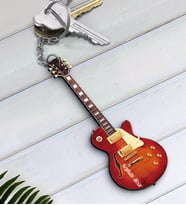 BK Gift Kişiye Özel İsimli Elektro Gitar Enstrüman Ahşap Anahtarlık-6 (Beyaz)