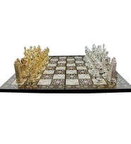 Büyük Boy Metal Yunan Satranç Takımı Parlak ve Katlanır Sedef Desenli MDF Ahşap Satranç Tahtası (43x43 cm.) (Çok Renkli)