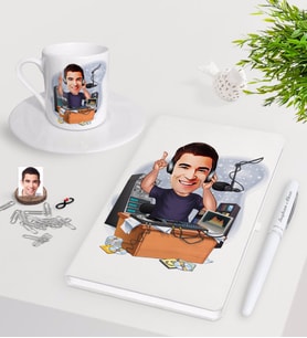 BK Gift Kişiye Özel Erkek Radyocu Karikatürlü Beyaz Defter Kalem Türk Kahvesi Fincanı Seti-1 (Model 1)