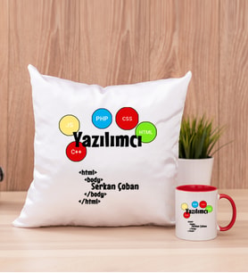 Yazılımcı Kare Yastık ve Kırmızı Kupa Bardak