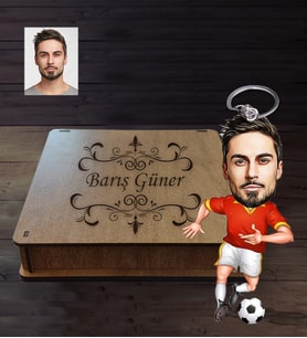 Kişiye Özel Futbolcu Karikatürlü  Ahşap Anahtarlık Kutulu Bay-1