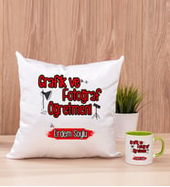 Grafik ve Fotoğraf Öğretmeni Kare Yastık ve Yeşil Kupa Bardak