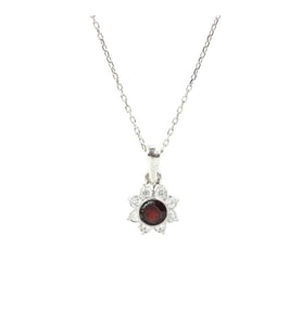 925 Ayar Gümüş Minik Çiçek Tasarım Garnet Taşlı Kolye (Gümüş)