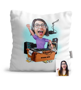 BK Gift Kişiye Özel Bayan Radyocu Karikatür  Yastık  1