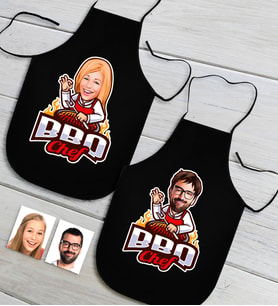 BK Gift Kişiye Özel İkili Bay ve Bayan Barbekü Chef Karikatürlü Siyah Mutfak Önlüğü Seti