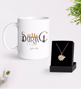 BK Gift Kişiye Özel Satranç Öğretmeni Beyaz Kupa ve Papatya Kolye Hediye Seti (Model 1)