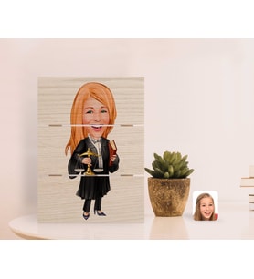 BK Gift Kişiye Özel Kadın Avukat Karikatürlü Otantik Masaüstü Ahşap Palet Çerçeve-1 (Beyaz)