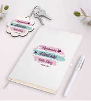 BK Gift Kişiye Özel Öğretmenler Gününüz Kutlu Olsun Beyaz Defter Kalem ve Anahtarlık Hediye Seti-4 (Model 1)