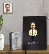 Kişiye Özel Öğretmen Karikatürlü Siyah Defter Çakmak Hediye Seti Bay-13 (Model 1)