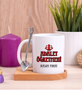 Adalet Öğretmeni Ahşap Altlıklı Beyaz Kupa Bardak