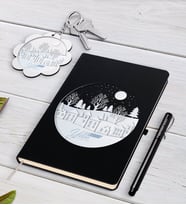 BK Gift Kişiye Özel İsimli Yılbaşı Mutlu Yıllar Siyah Defter Kalem ve Anahtarlık Hediye Seti-24 (Model 1)