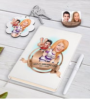BK Gift Kişiye Özel Yılın En Mükemmel Çifti Karikatürlü Beyaz Defter Kalem ve Anahtarlık Hediye Seti-30 (Model 1)