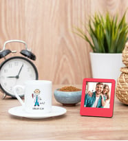 Erkek Diş Hekimi Karikatürü Kahve Fincanı ve Kırmızı Mini Fotoğraf Çerçevesi