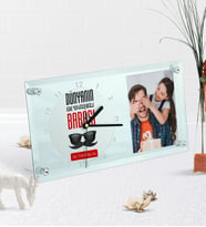 BK Gift Kişiye Özel Fotoğraflı Dünyanın En Yakışıklı Babası Masaüstü Cam Saat-2 (Beyaz)